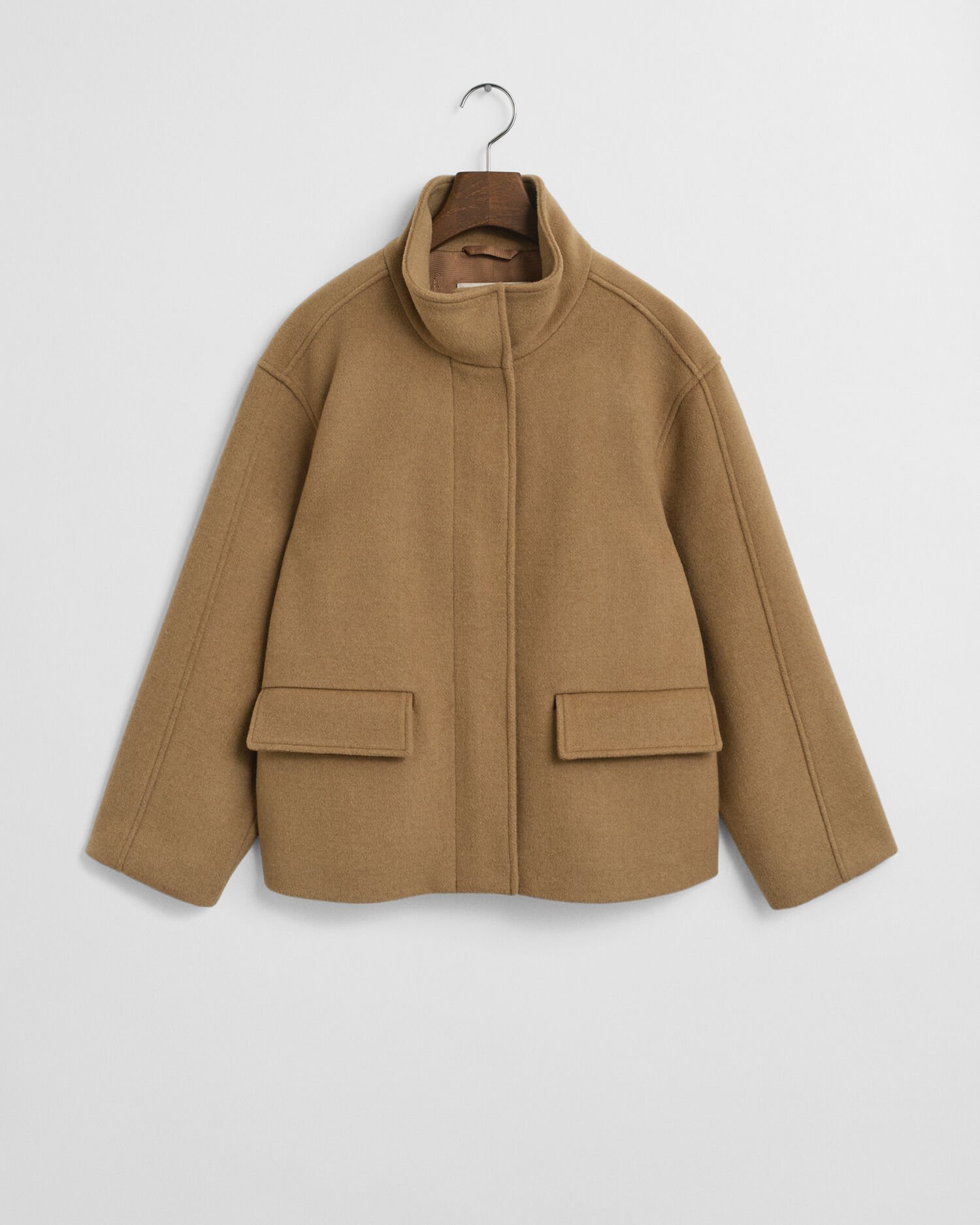 Lyhyt vetoketjullinen villakangastakki