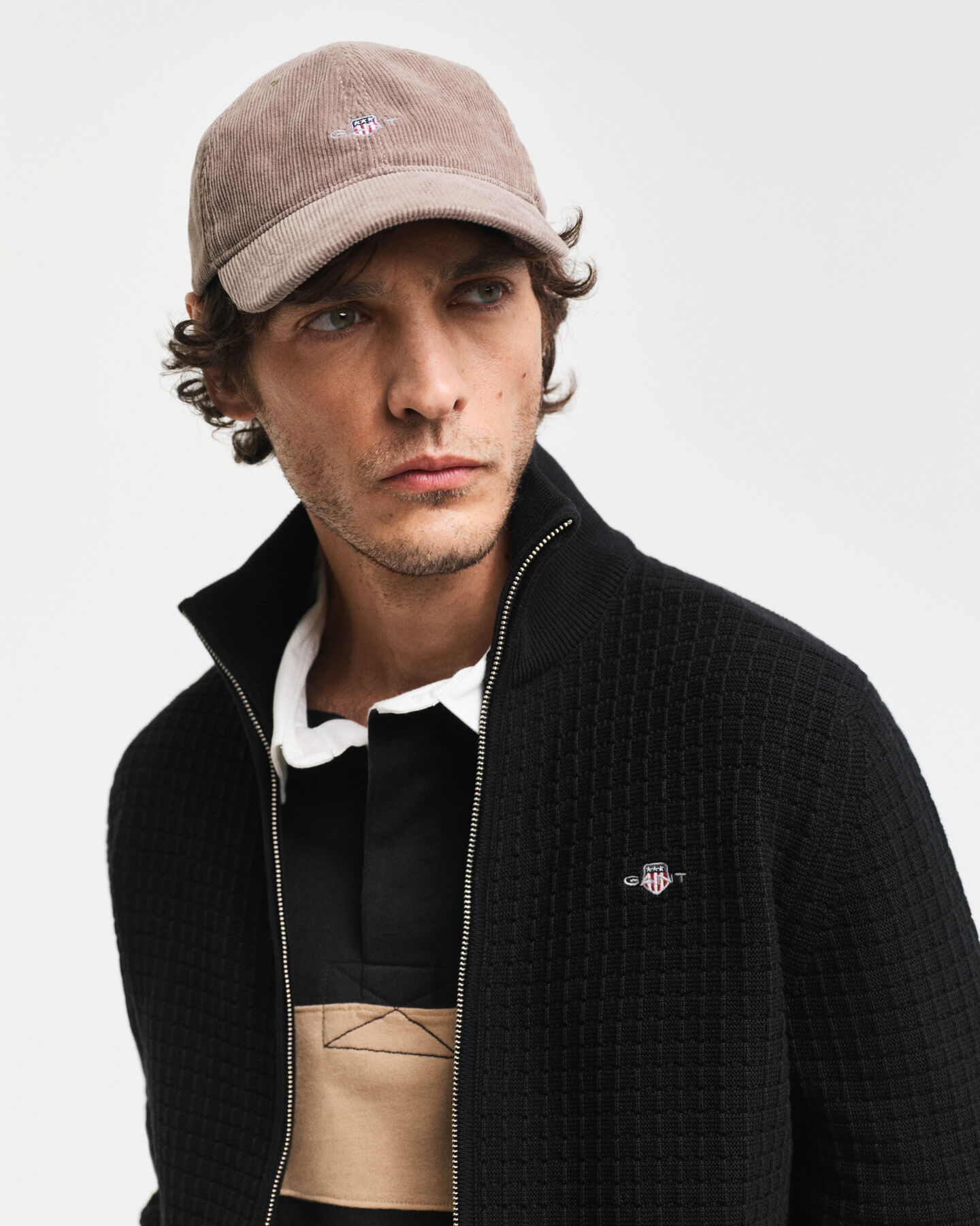 Kohopintainen vetoketjullinen puuvillaneuletakki