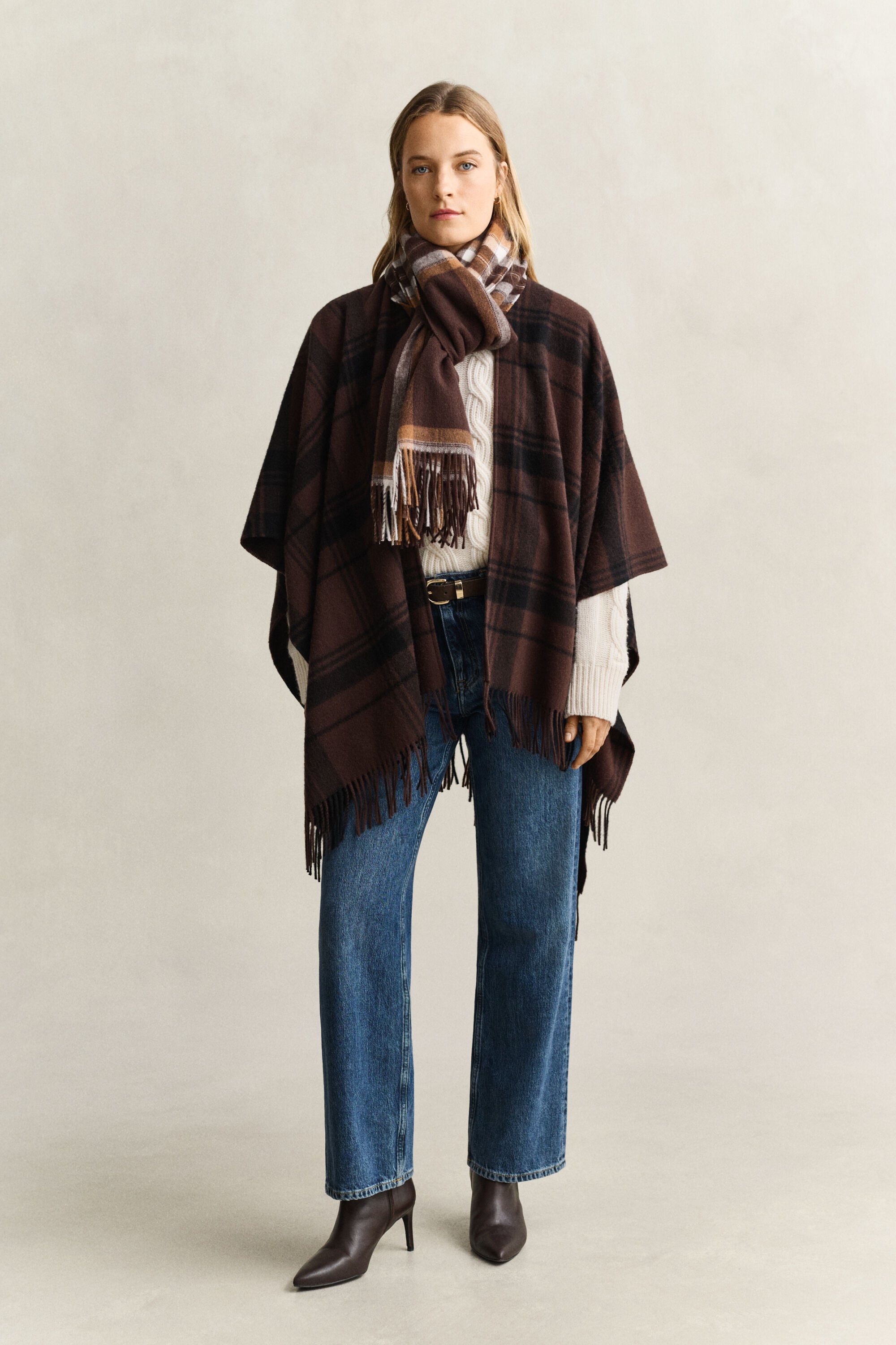 Ruudullinen villaponcho