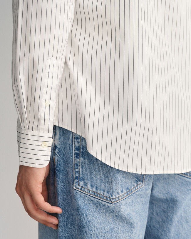 Slim&nbsp;fit ‑mitoitettu liituraitakuosinen juhlapaita