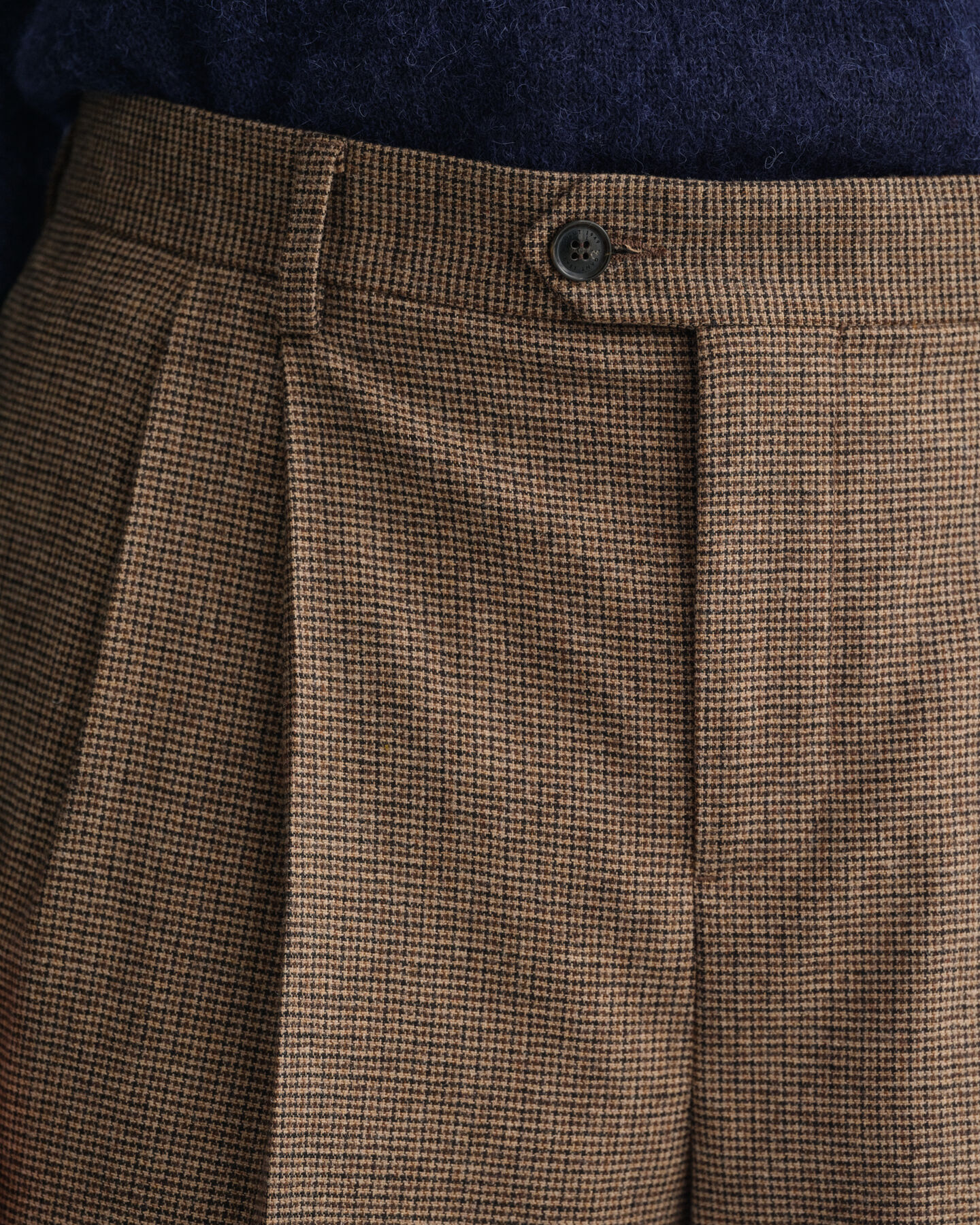 Kukonaskelkuvioiset puvunhousut