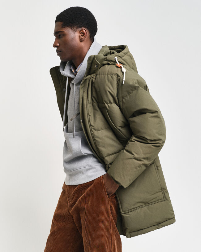 Paksu keskipitkä untuvatakki