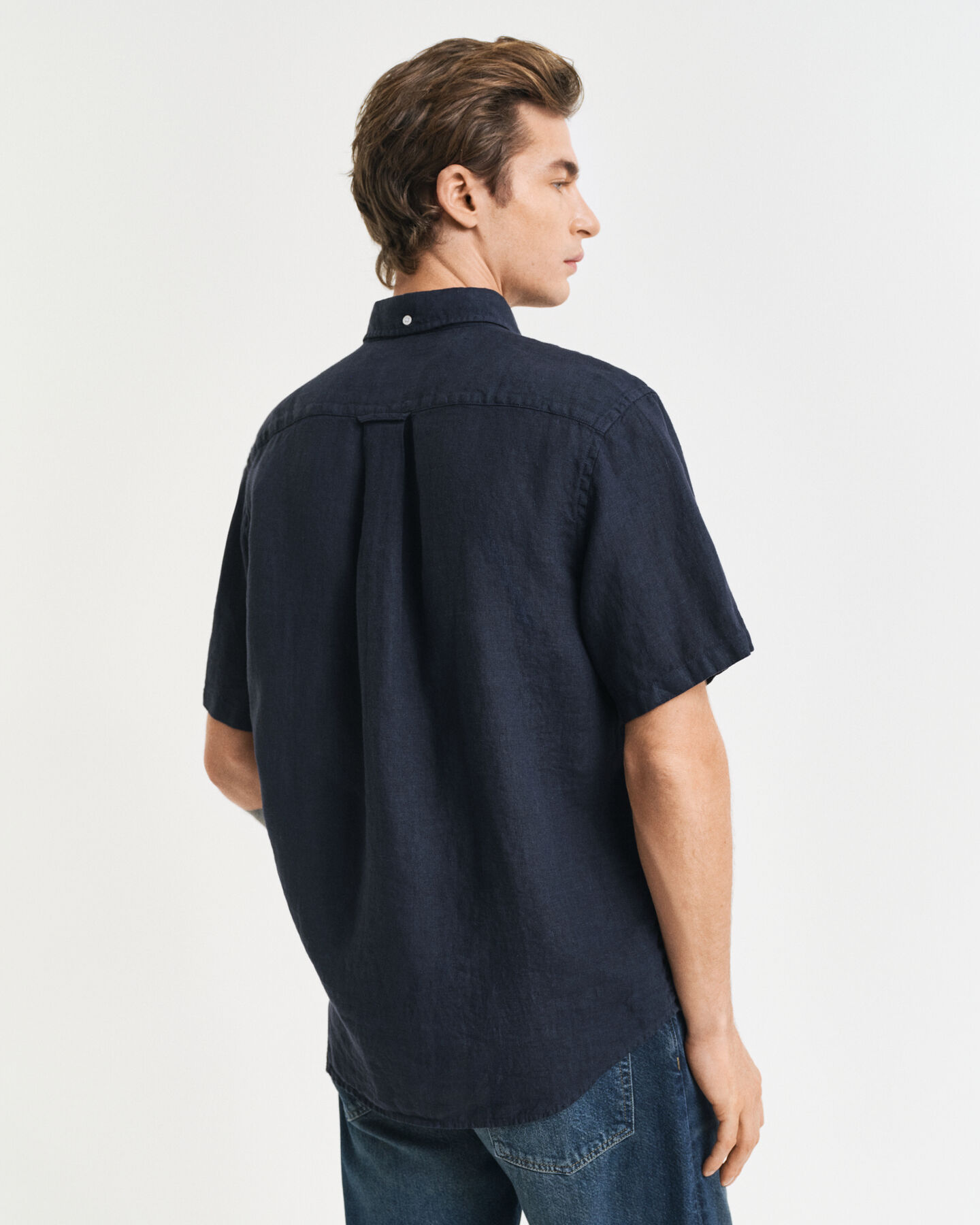 Regular fit ‑mitoitettu valmiina värjätty lyhythihainen pellavapaita