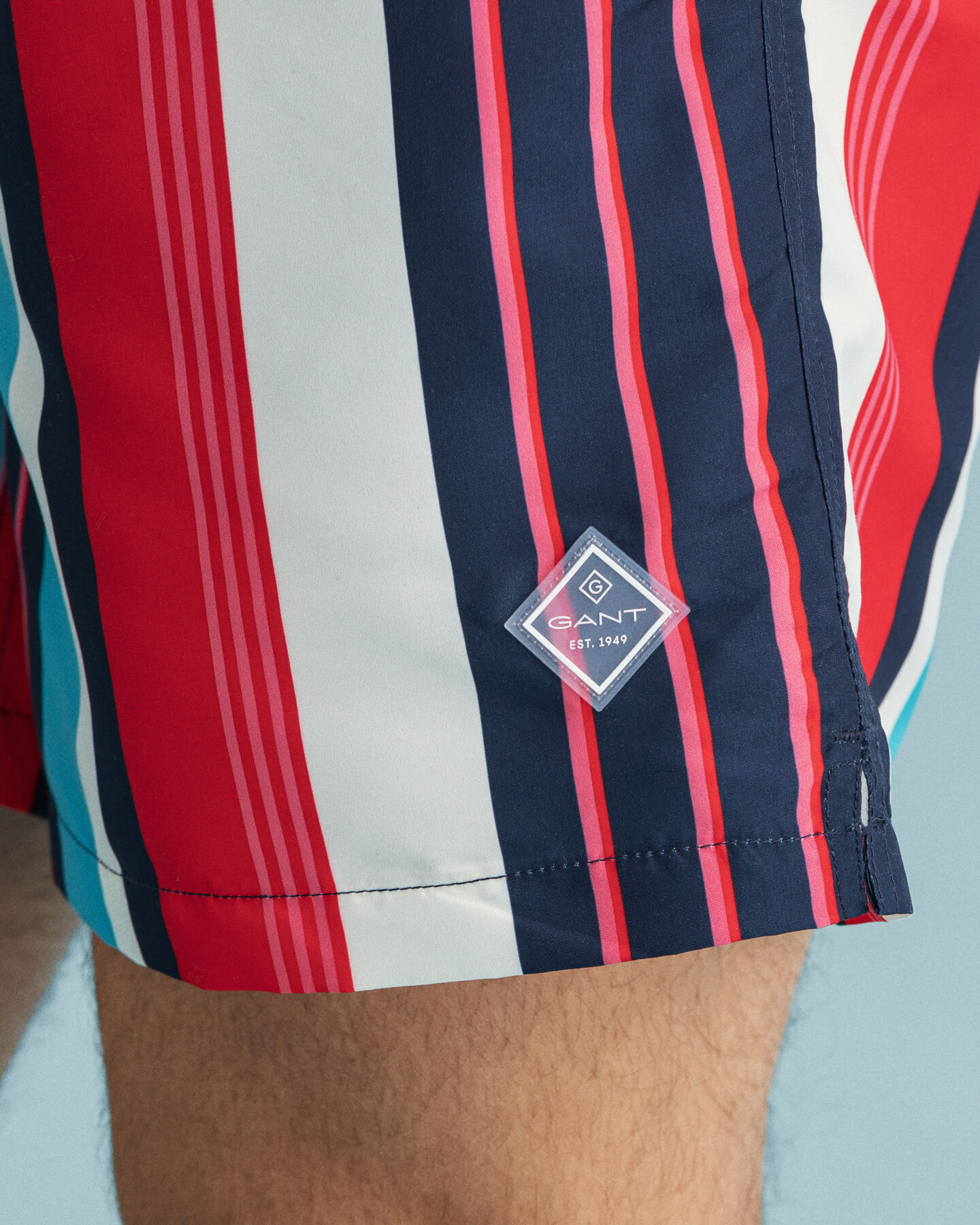 Classic&nbsp;fit ‑mitoitetut uimashortsit raidallisella printtikuosilla