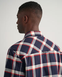 Ruudullinen flanellikankainen päällyspaita