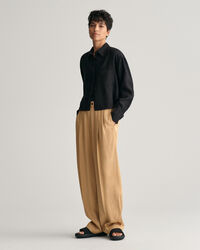 Relaxed fit ‑mitoitettu vajaamittainen pellavapaita