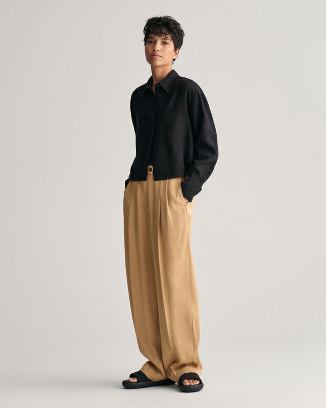 Relaxed fit ‑mitoitettu vajaamittainen pellavapaita