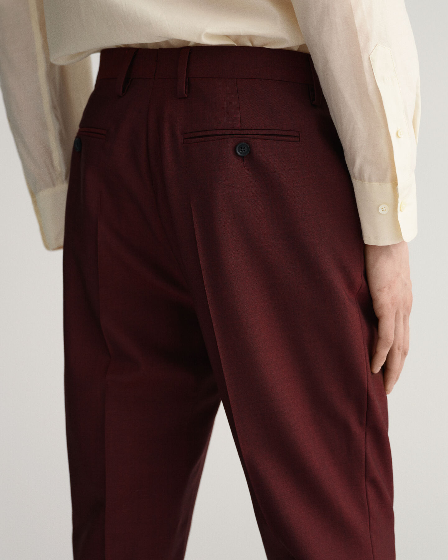 Slim fit ‑mitoitetut v&auml;rilliset Hallden-puvunhousut