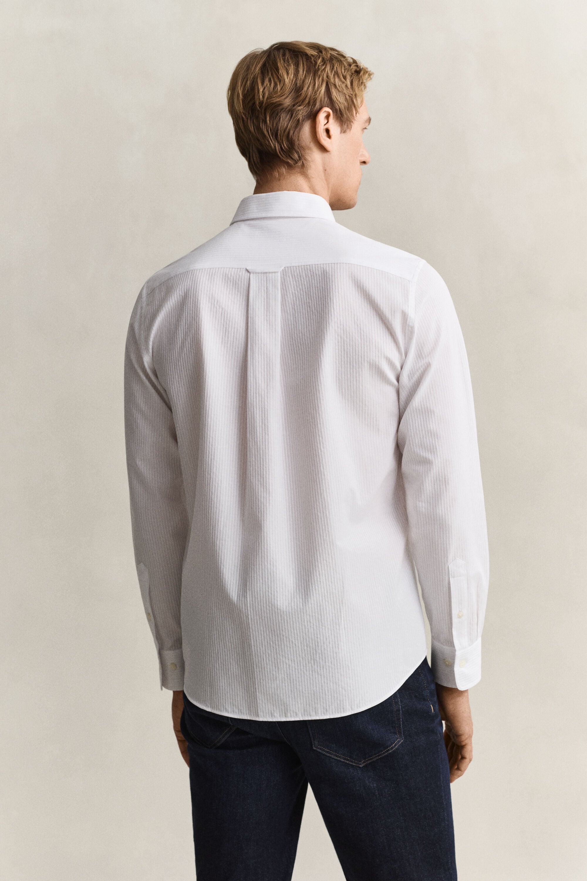Dobby-raidallinen regular fit ‑mitoitettu paita