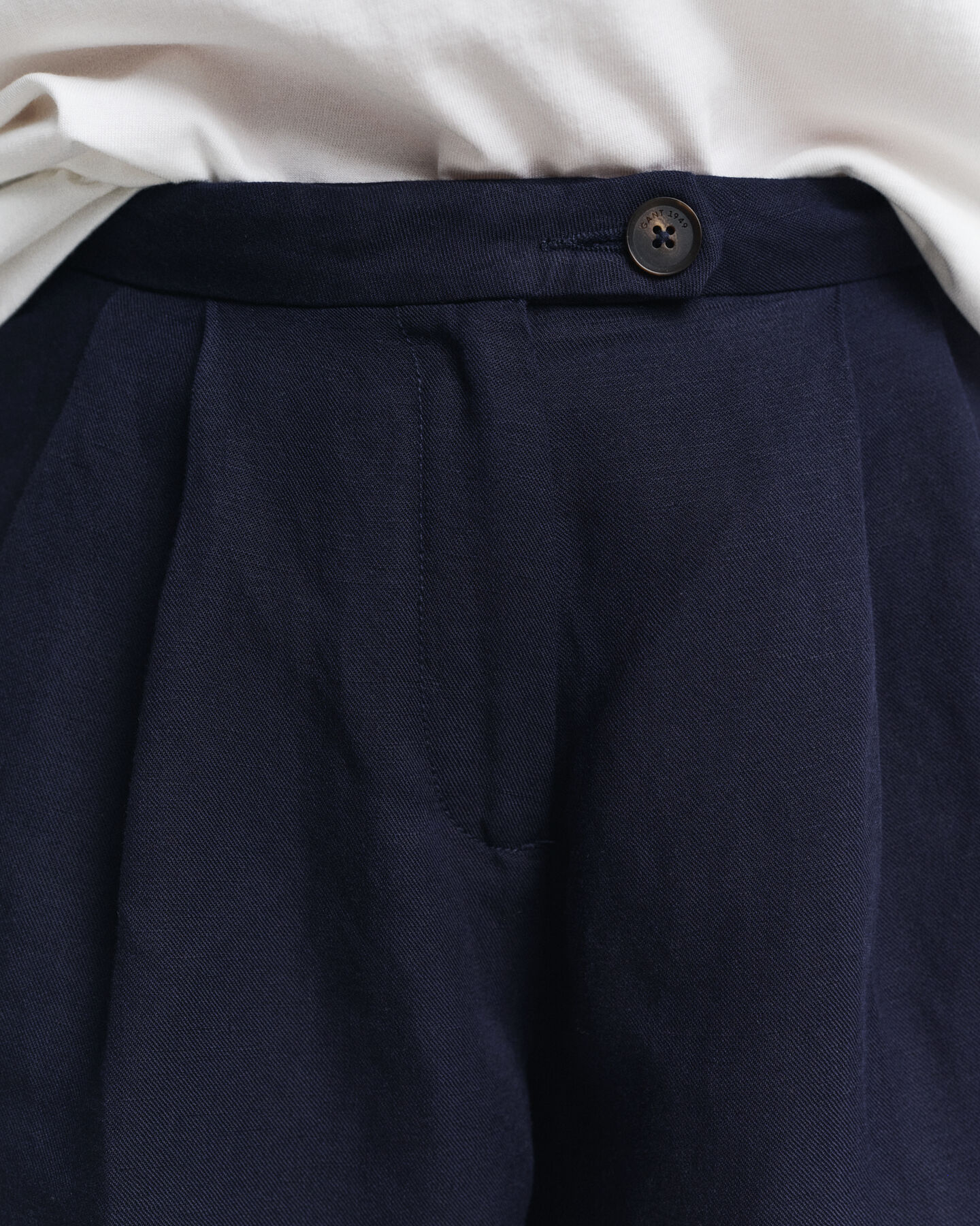 Hyvin istuvat pellavashortsit