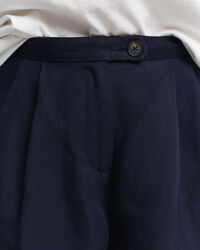 Hyvin istuvat pellavashortsit