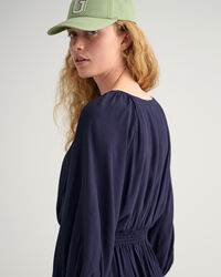 Venekauluksinen mekko