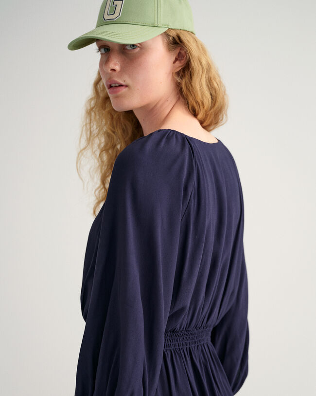 Venekauluksinen mekko