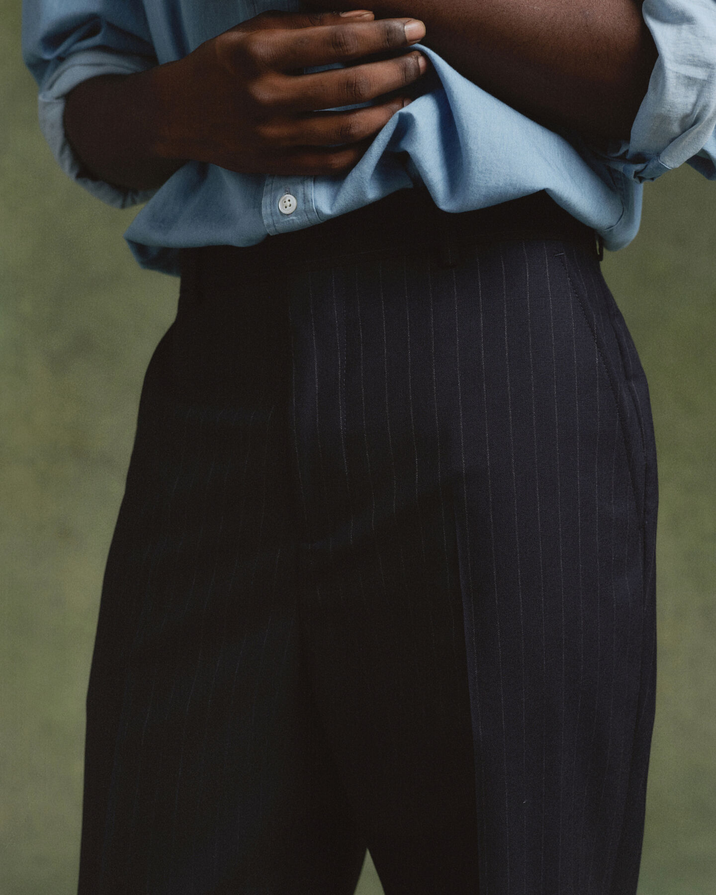 Relaxed fit ‑mitoitetut liituraidalliset puvunhousut