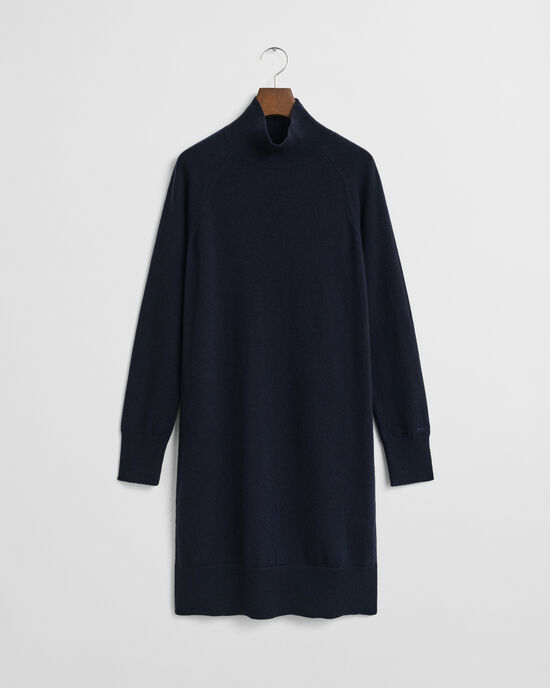 Karitsanvillainen neulemekko