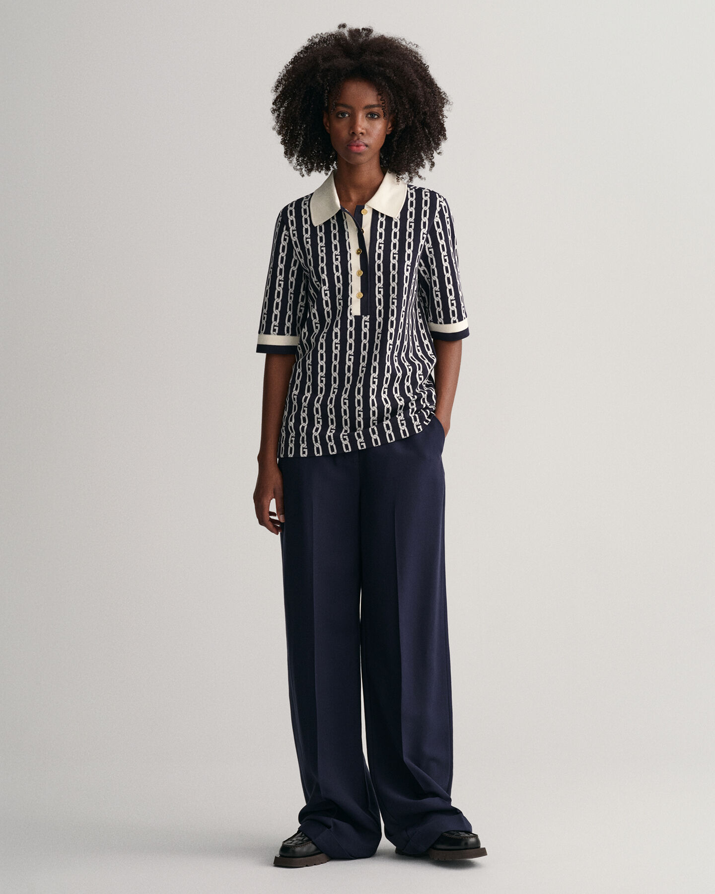 Puolipitkill&auml; hihoilla varustettu Chain-jakardipikeepaita