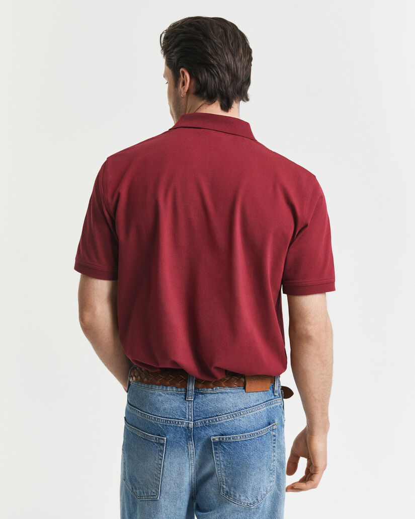 Kontrastivärinen pikeepaita