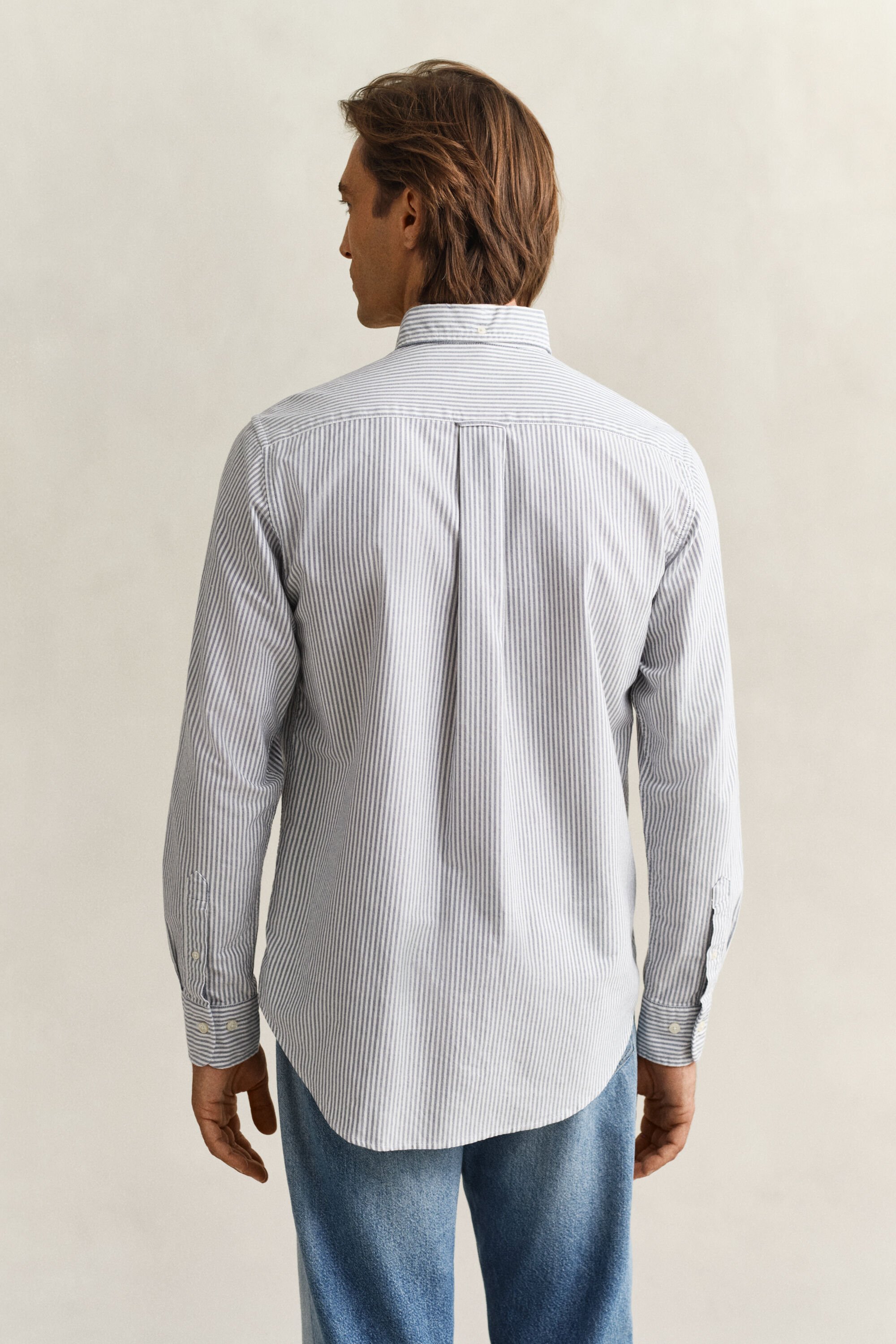 Klassinen pystyraidallinen oxford-paita