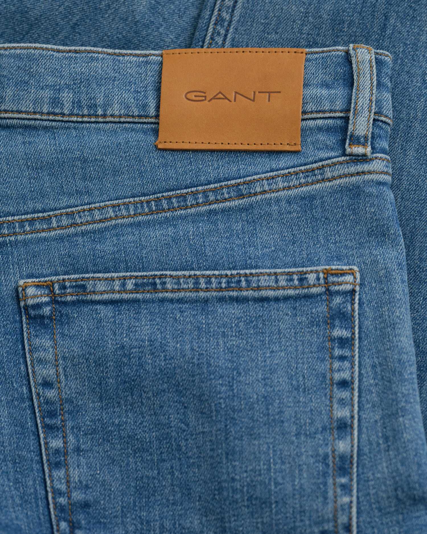 Slim fit ‑mitoitetut Clean Wash ‑farkut