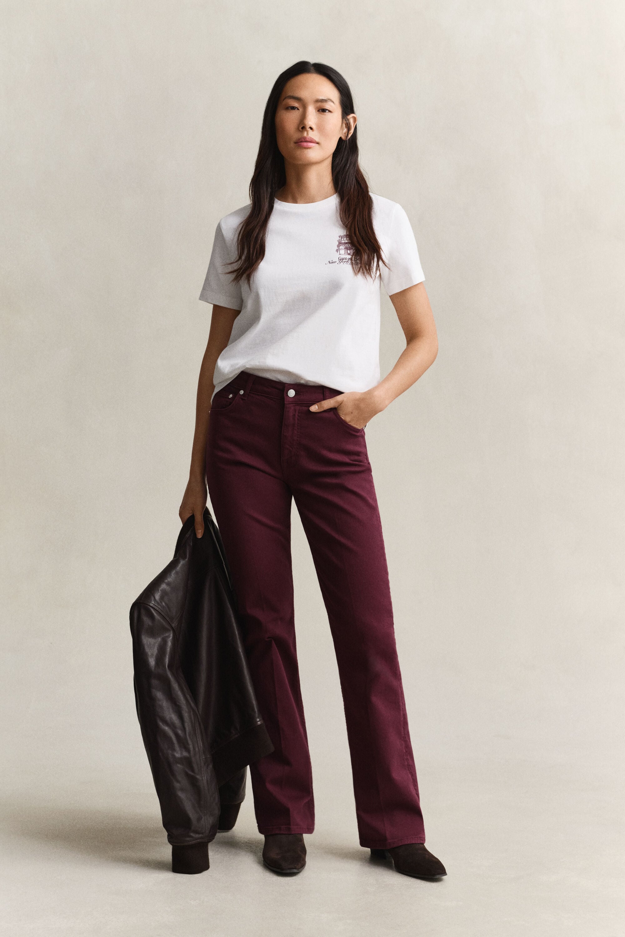 Levenevät slim fit -mitoitetut värjätyt farkut