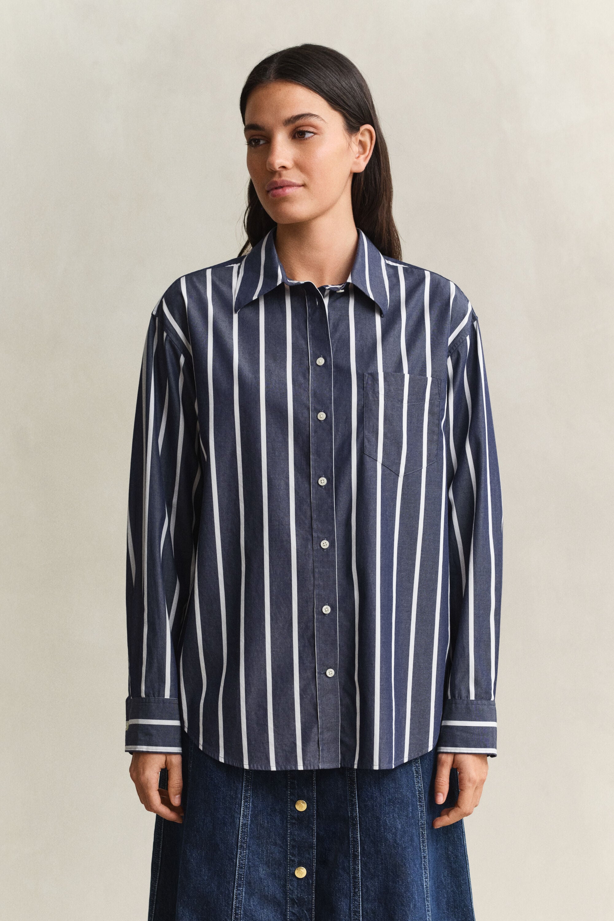 Relaxed fit ‑mitoitettu klassinen popliiniraitapaita