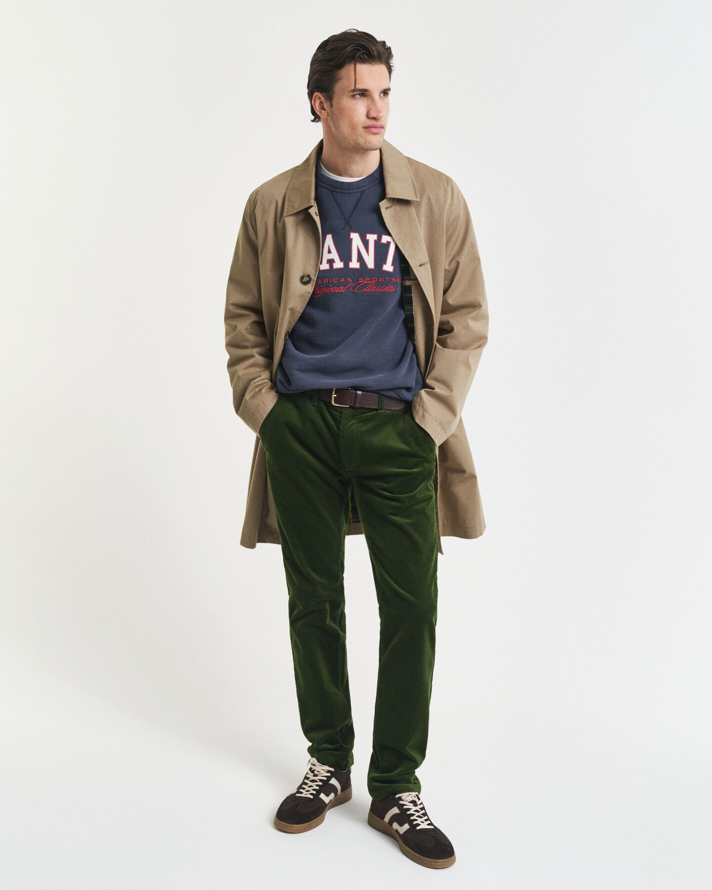 Slim fit ‑mitoitetut vakosamettichinot