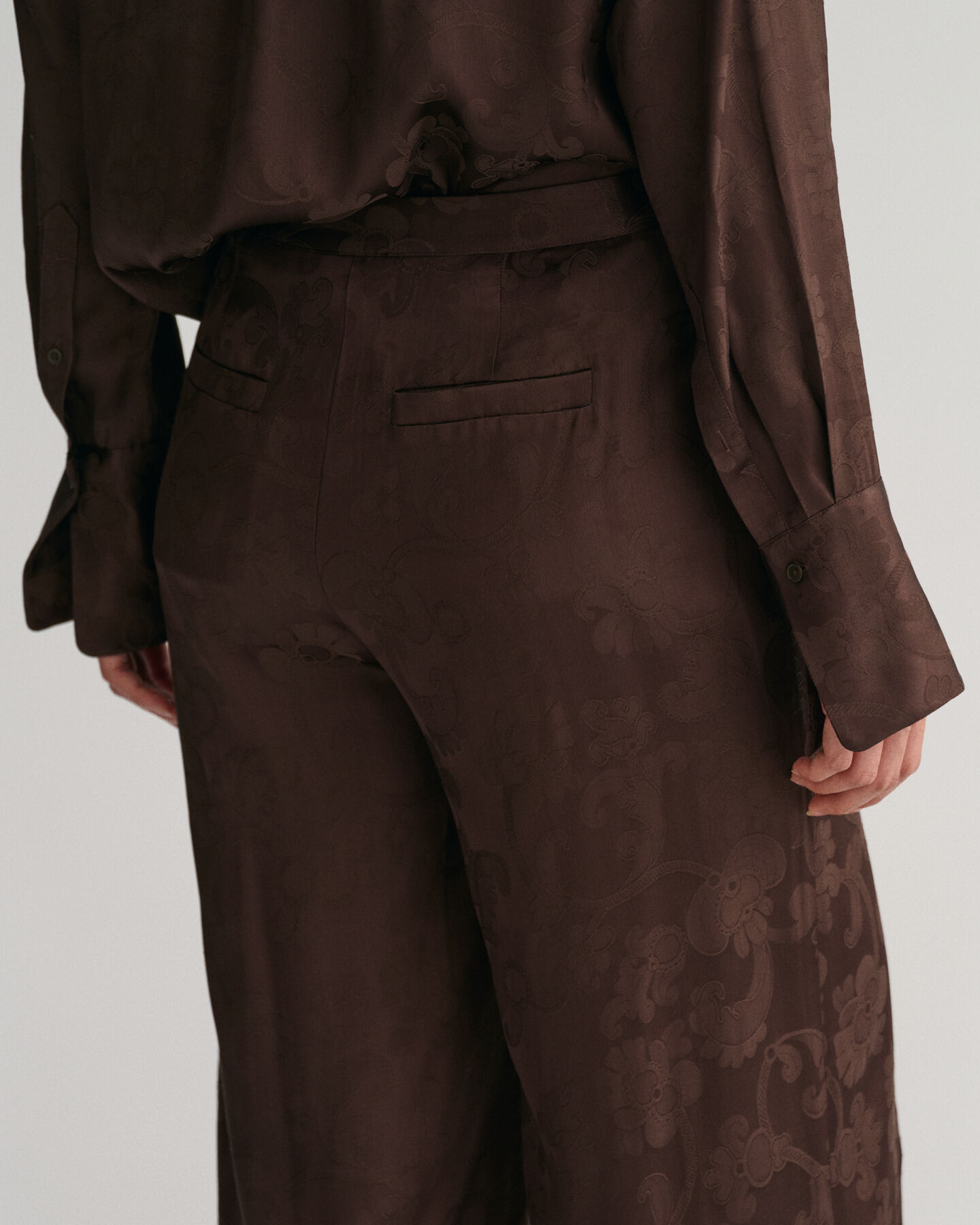 Leve&auml;lahkeiset jacquard-pitsihousut