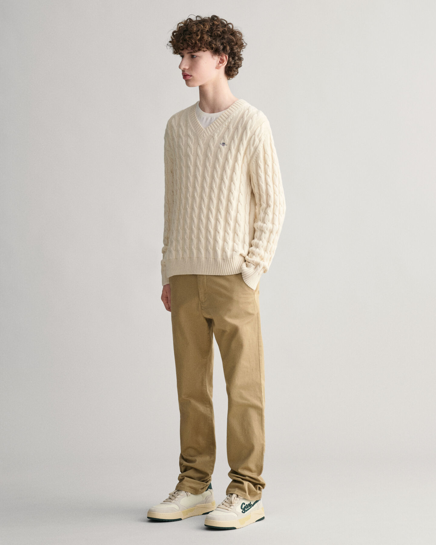 Teens-malliston Shield-palmikkoneule, v‑p&auml;&auml;ntie