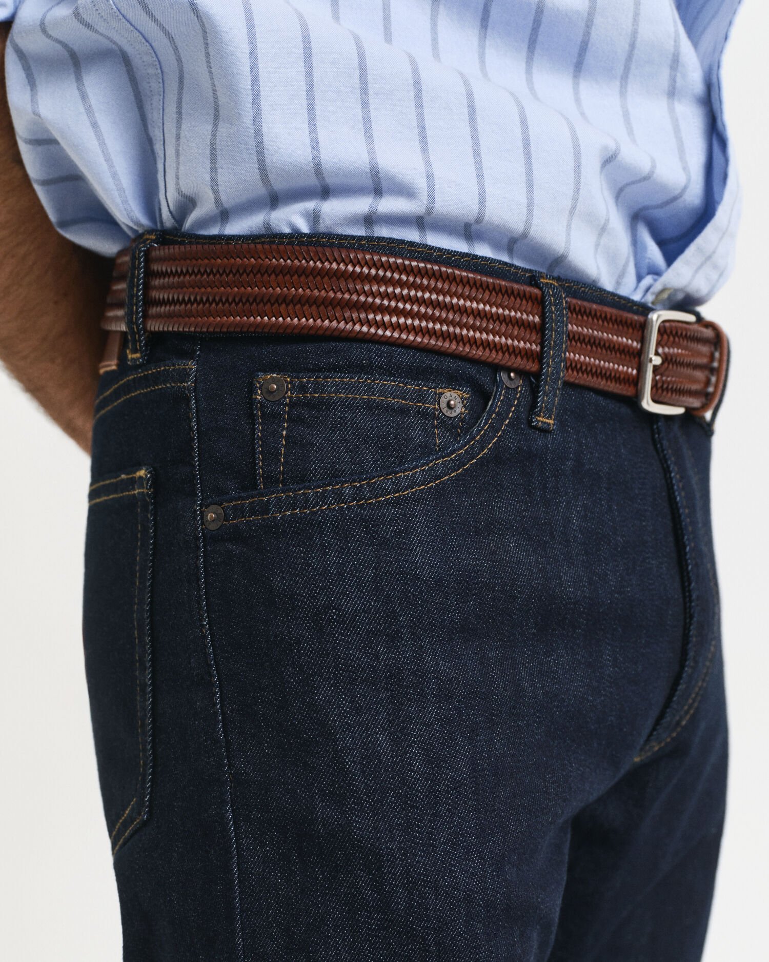 Regular fit ‑mitoitetut farkut