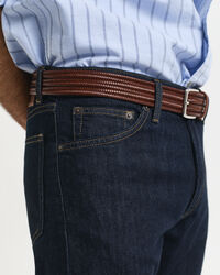 Regular fit ‑mitoitetut farkut