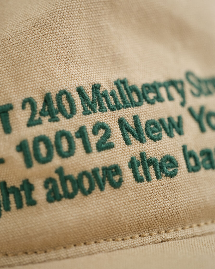 Kanvaasikankainen lippalakki