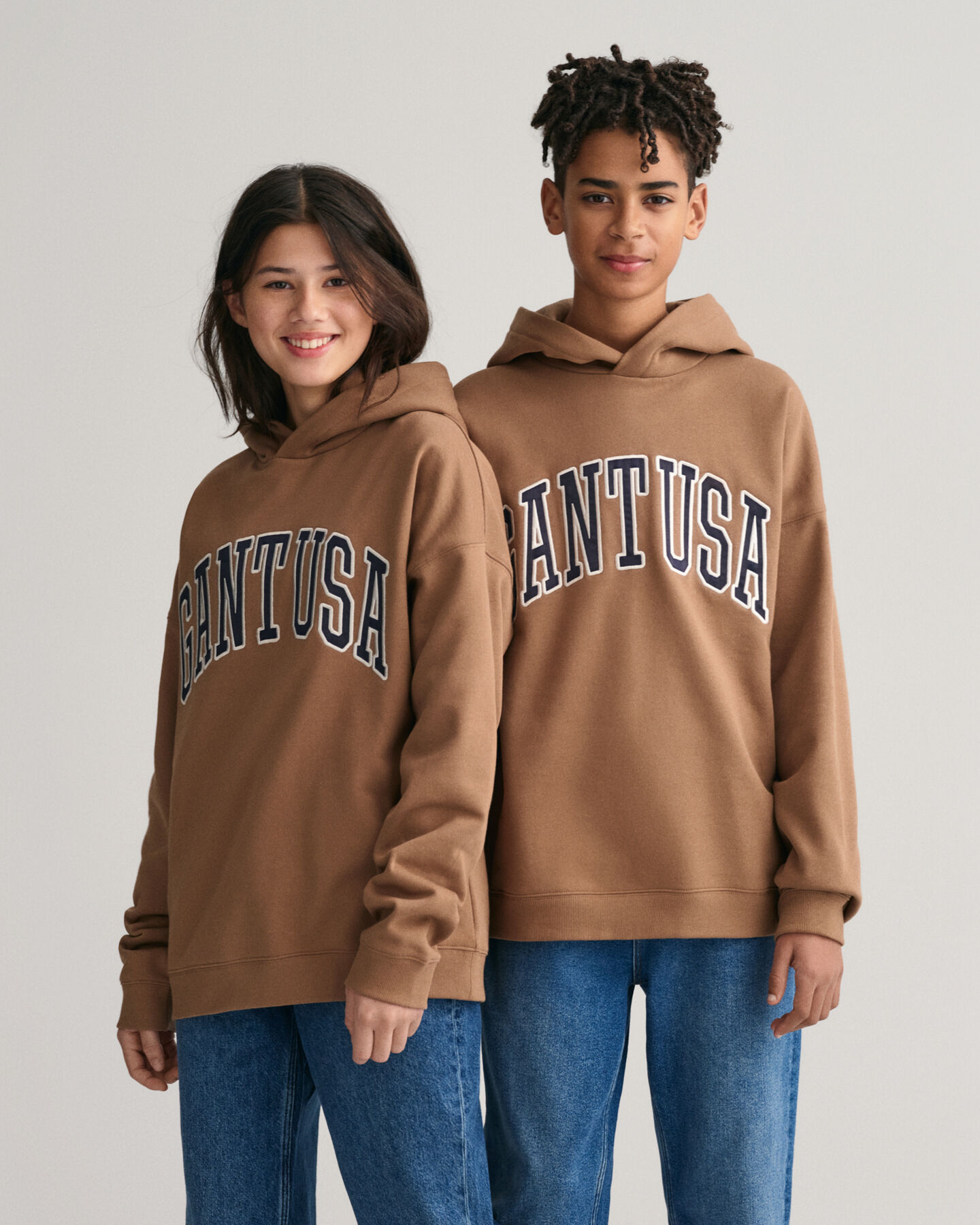 Teens-malliston Oversized fit -mitoitettu GANT USA -huppari