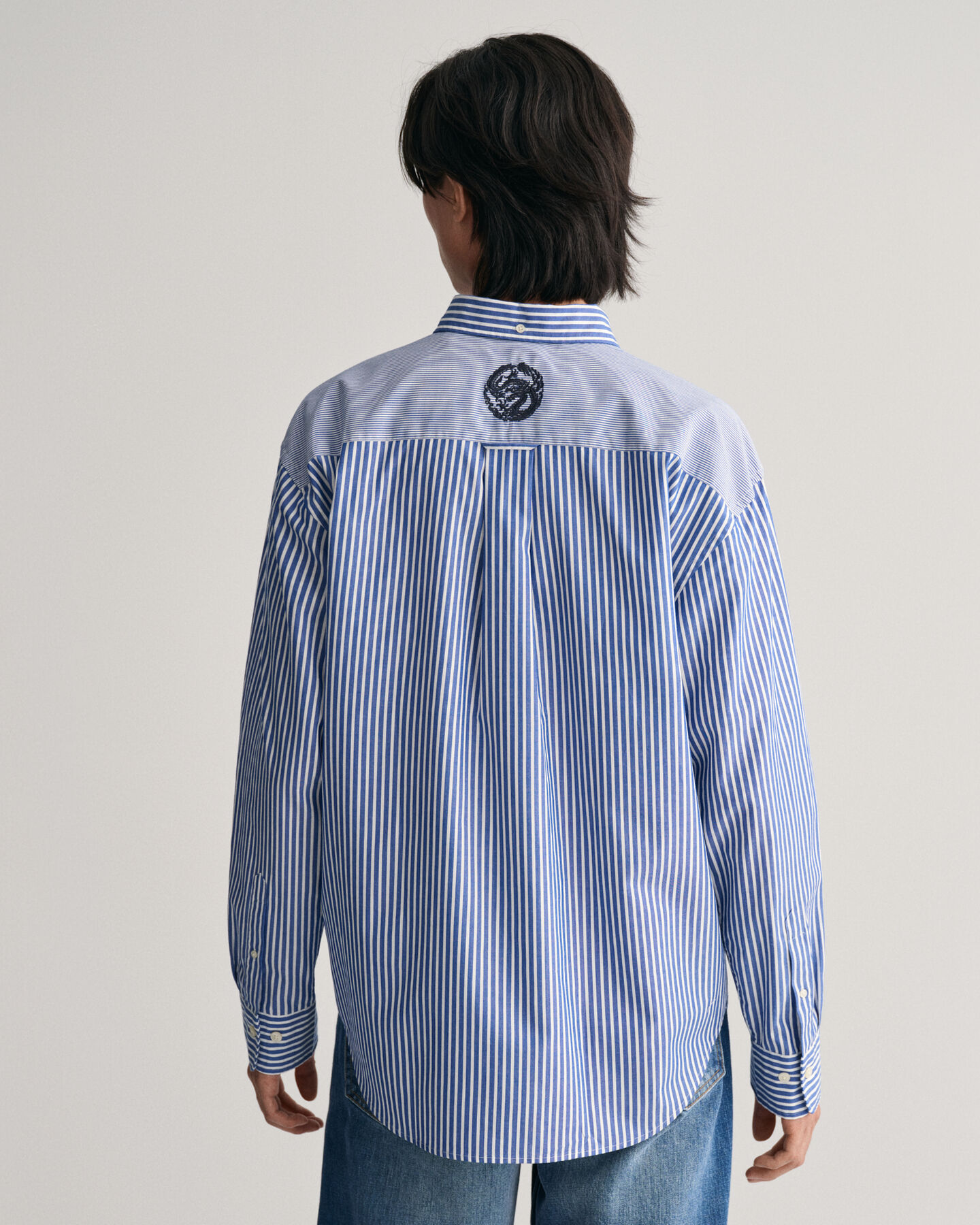 Relaxed&nbsp;fit ‑mitoitettu Dragon Crest ‑popliinipaita