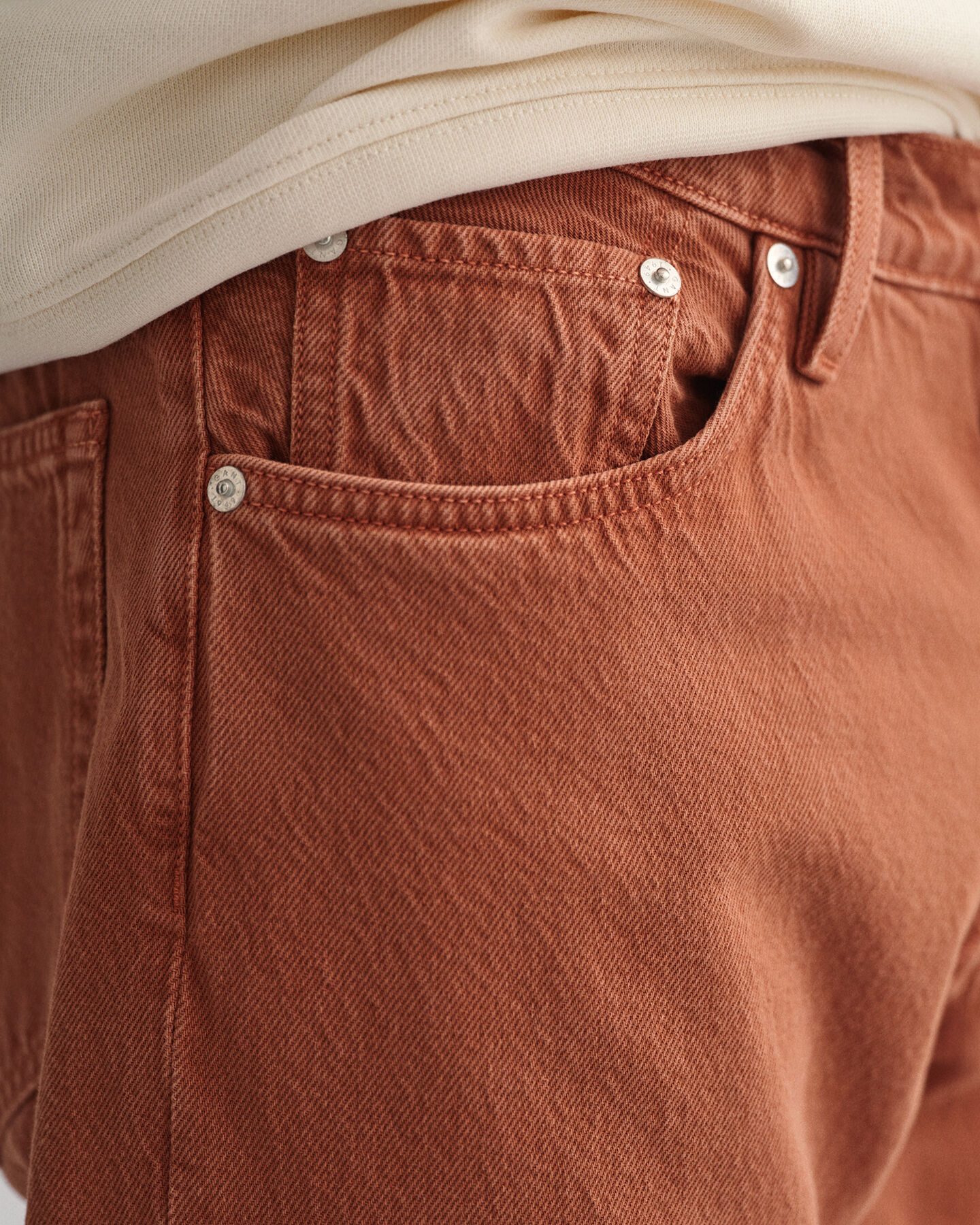 V&auml;rilliset regular fit ‑mitoitetut Arley-farkut