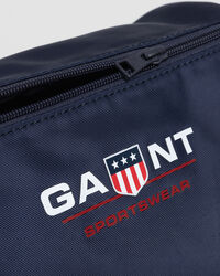 Teens-malliston Retro Shield ‑toilettilaukku