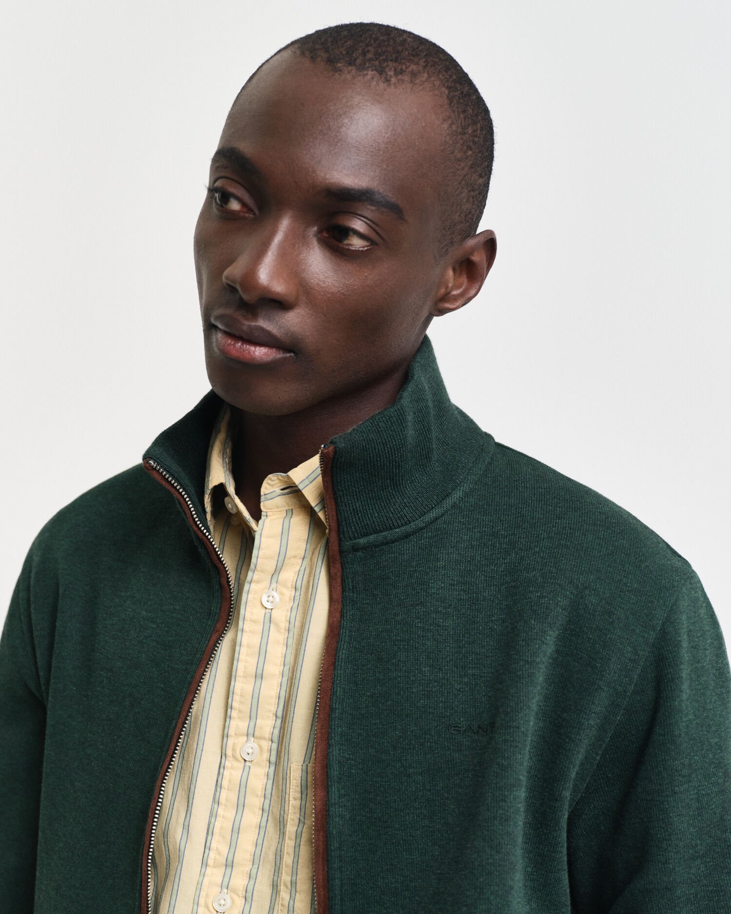 Vetoketjullinen joustinneuletakki