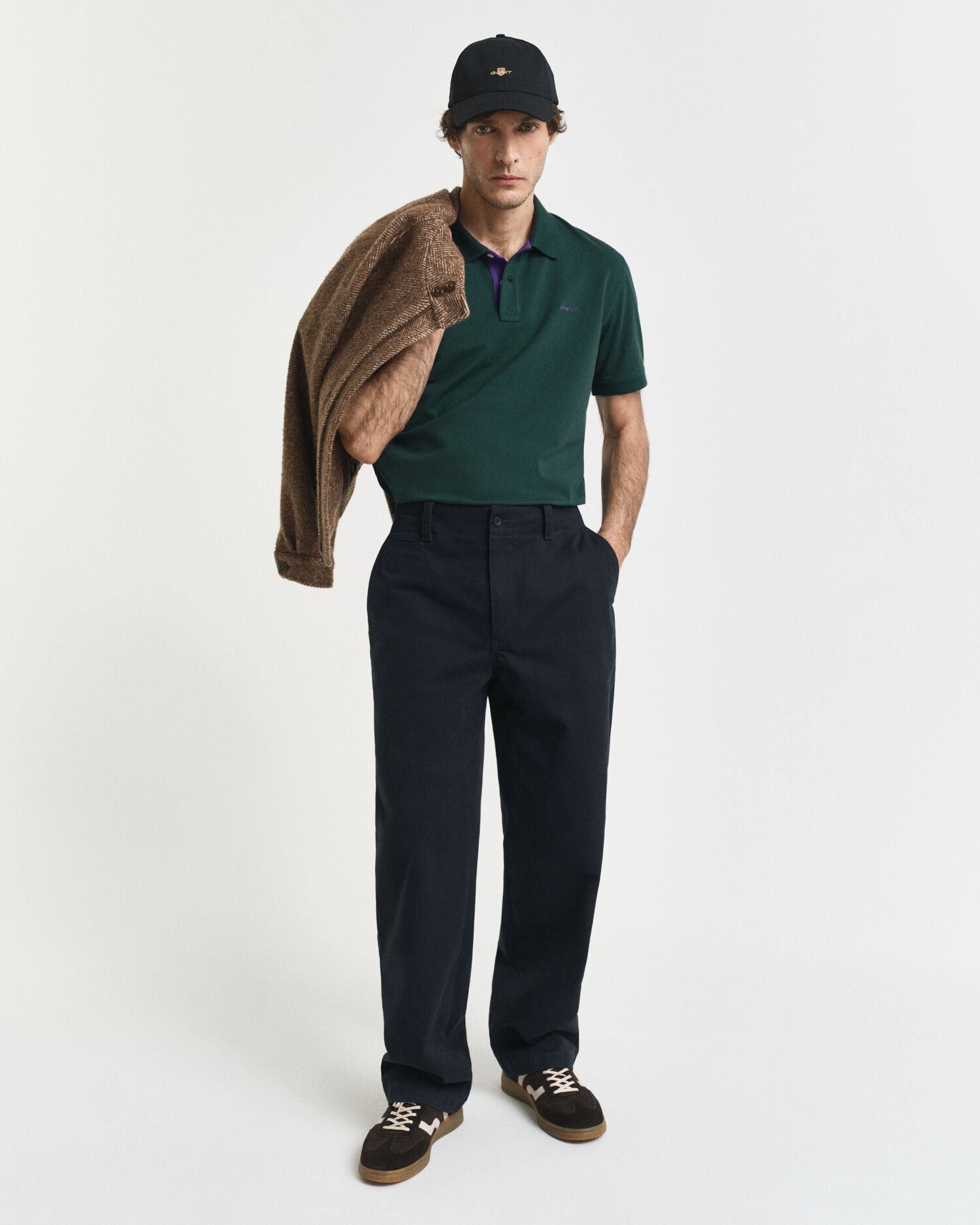 Kontrastivärinen pikeepaita