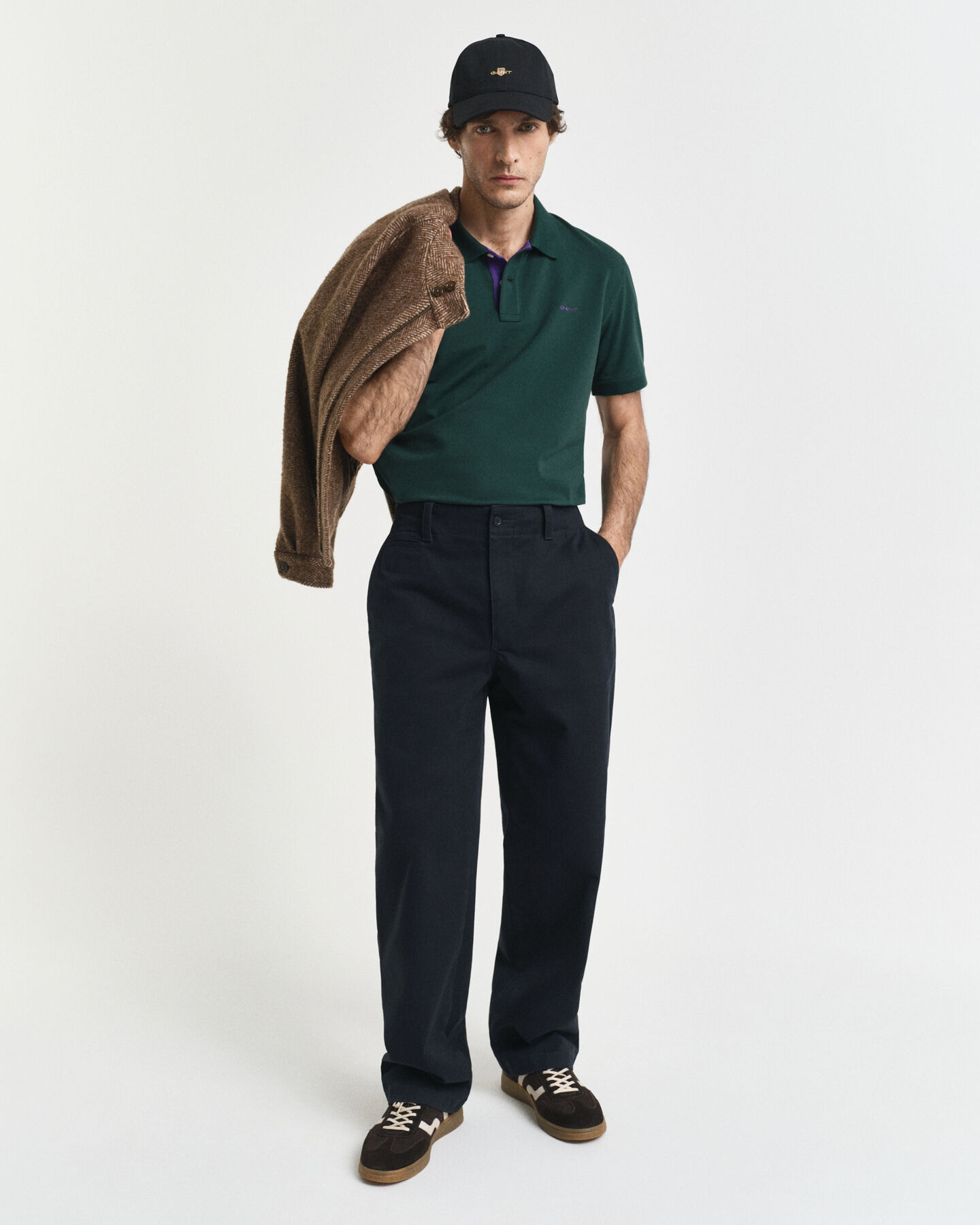 Kontrastivärinen pikeepaita