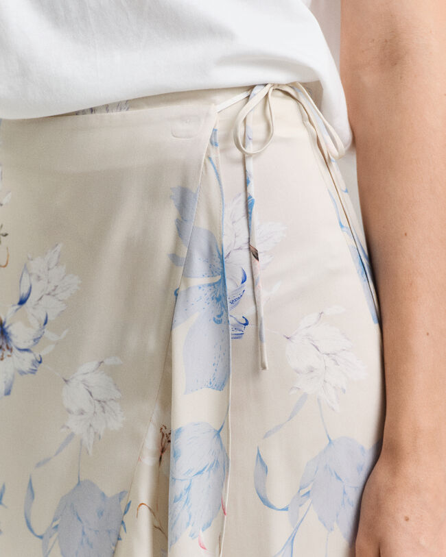 R&ouml;yhel&ouml;inen kukkakuosinen kietaisuhame