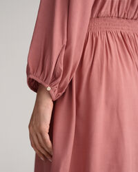 Venekauluksinen mekko