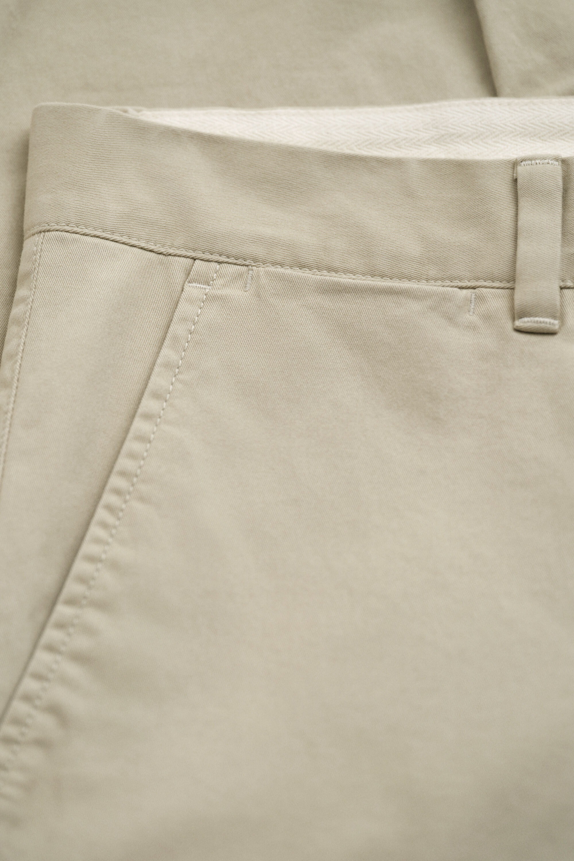 Slim fit ‑mitoitetut klassiset chinot