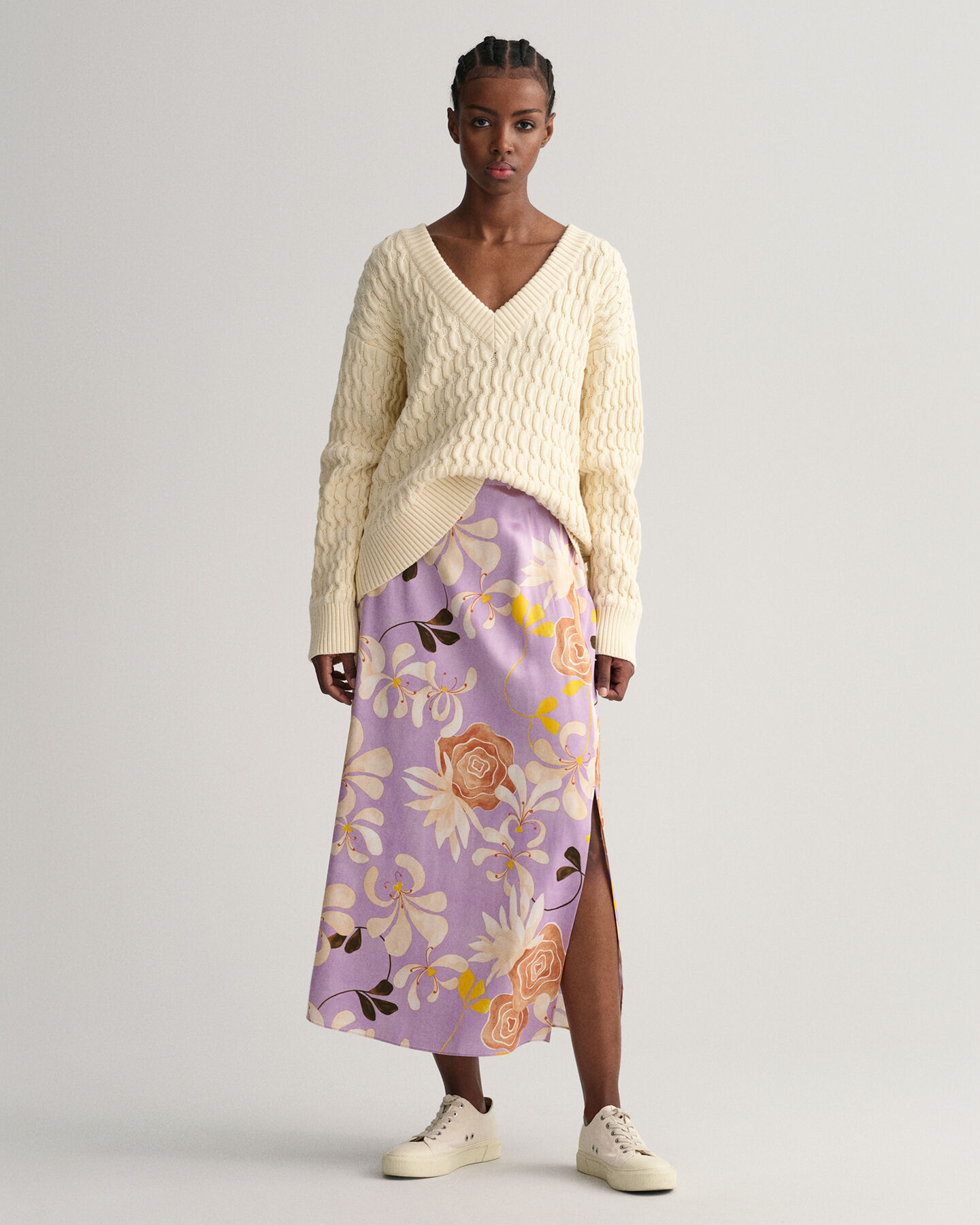 Puolipitk&auml; hame kukkapainatuksella