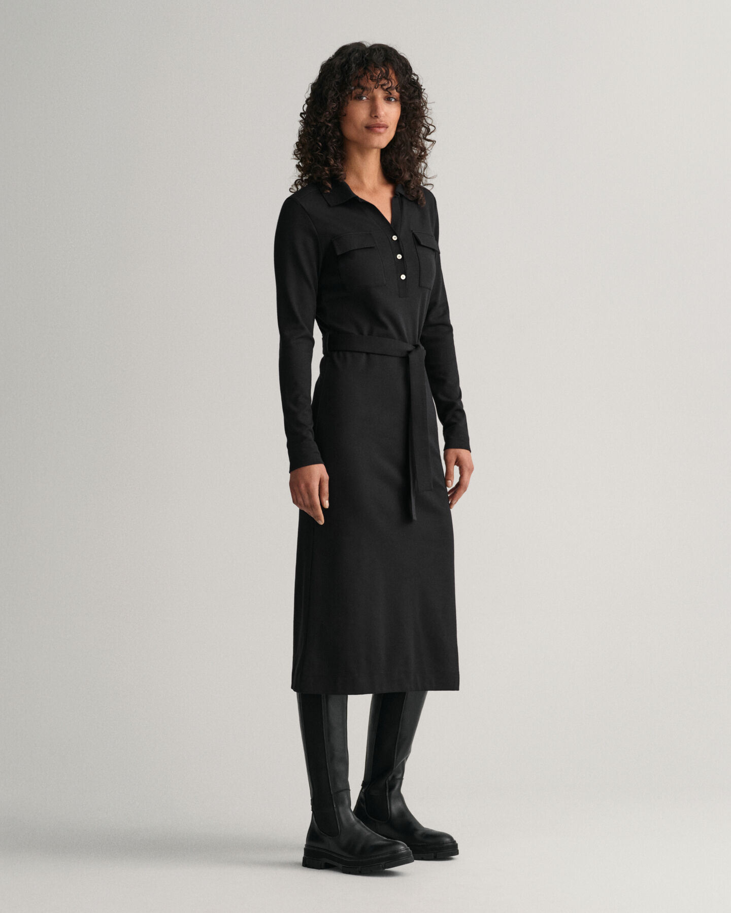 Slim&nbsp;fit ‑mitoitettu jerseypikeemekko