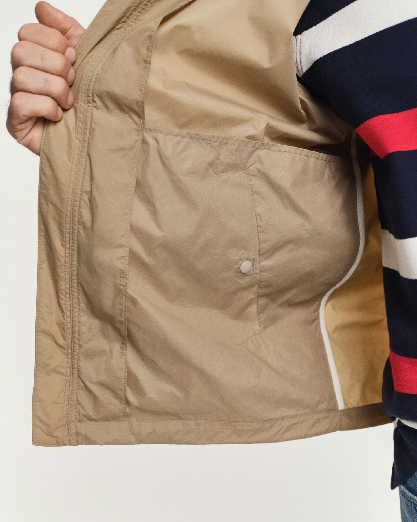 Kevyt pakattava tuulitakki