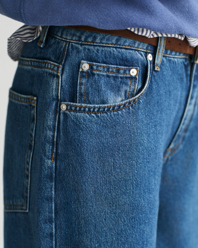 Relaxed fit ‑mitoitetut joustofarkut