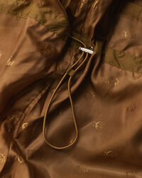 Puolipitkä untuvatakki