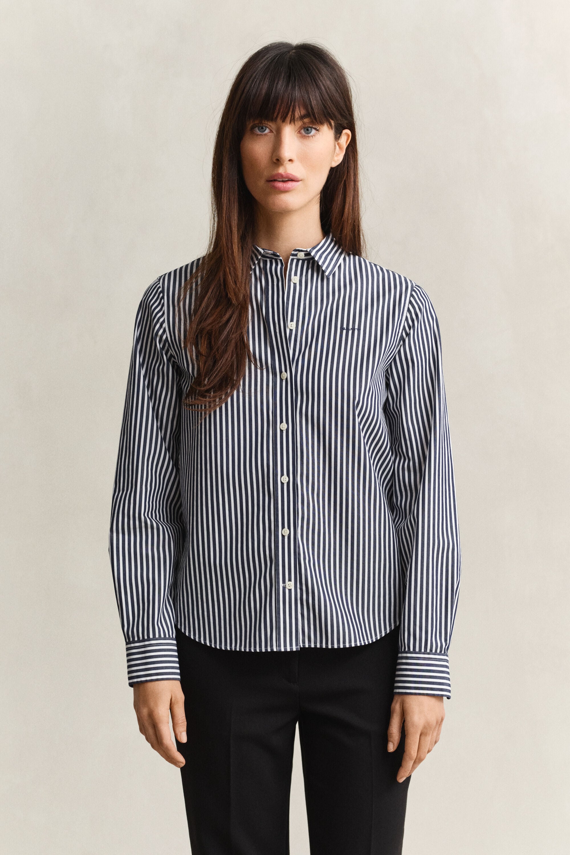 Regular fit ‑mitoitettu klassinen popliiniraitapaita
