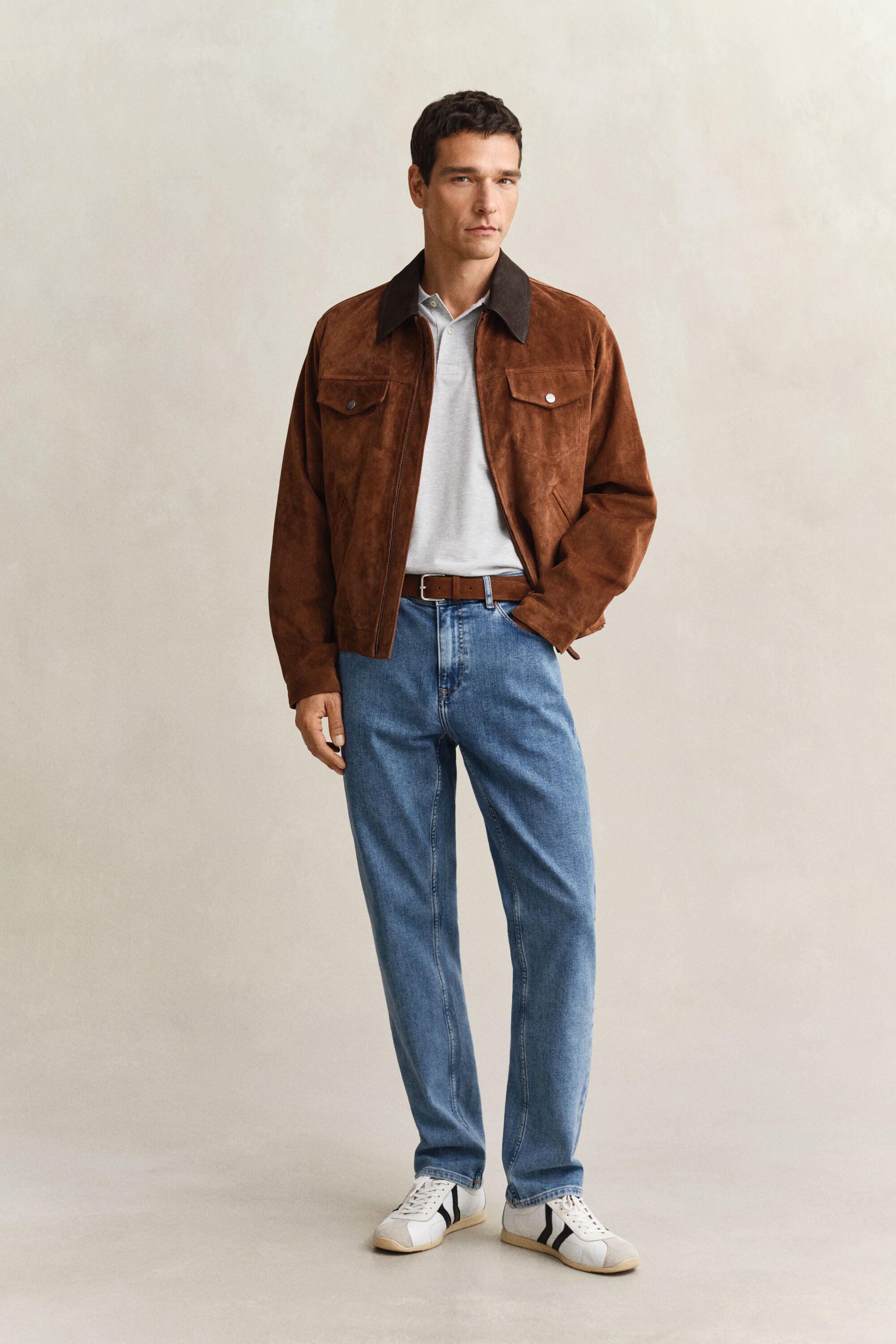 Regular fit ‑mitoitetut Clean Wash ‑farkut