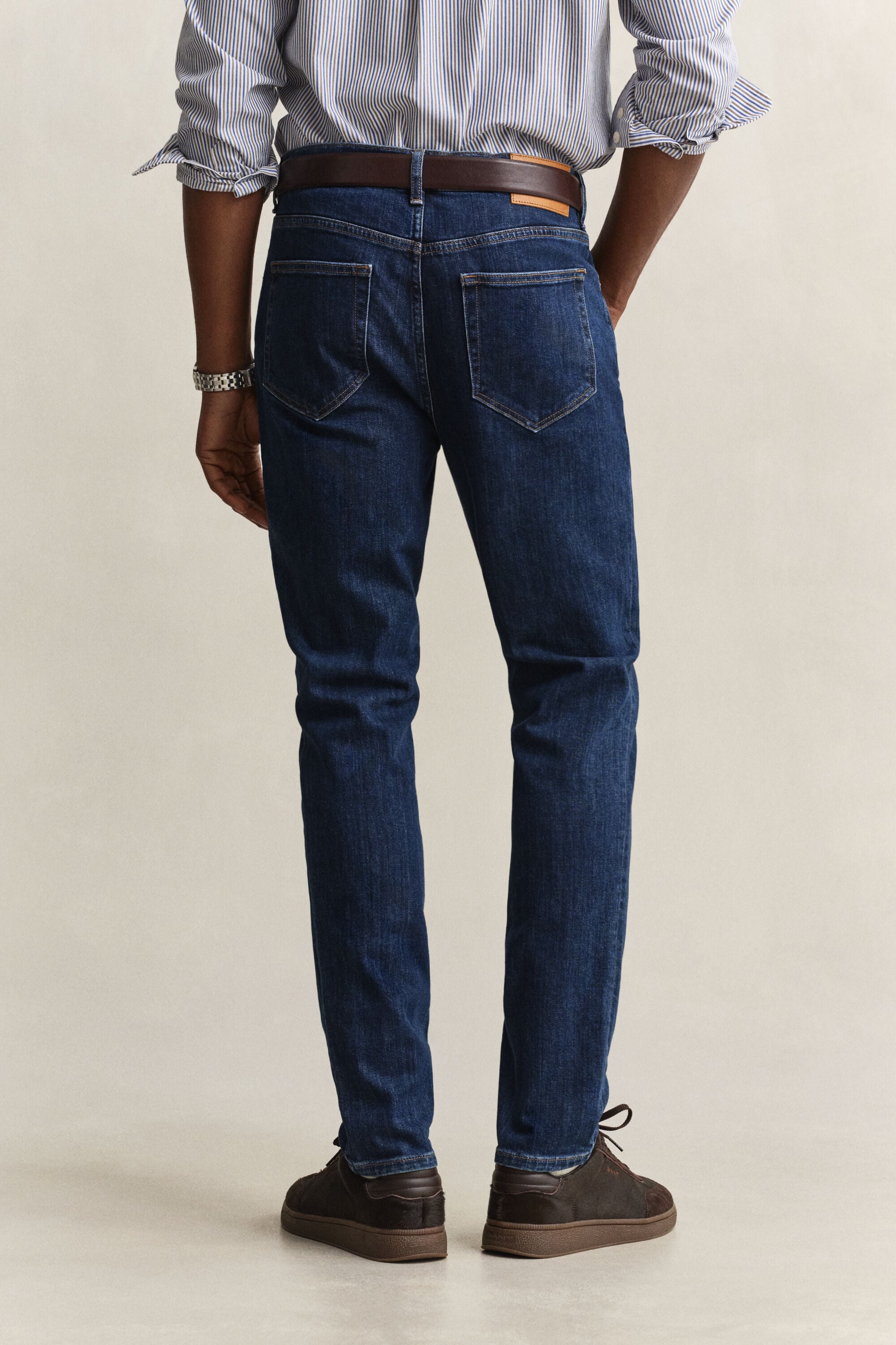 Slim fit ‑mitoitetut Clean Wash ‑farkut