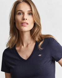 Shield-t‑paita, jossa v-pääntie